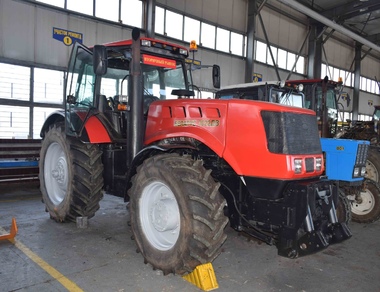 Адноўлены трактар для другаснага рынку